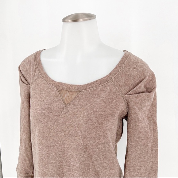 Urban Outfitters Sunday Saturday Pleated Puff Shoulders Top - Picture 2 of 6